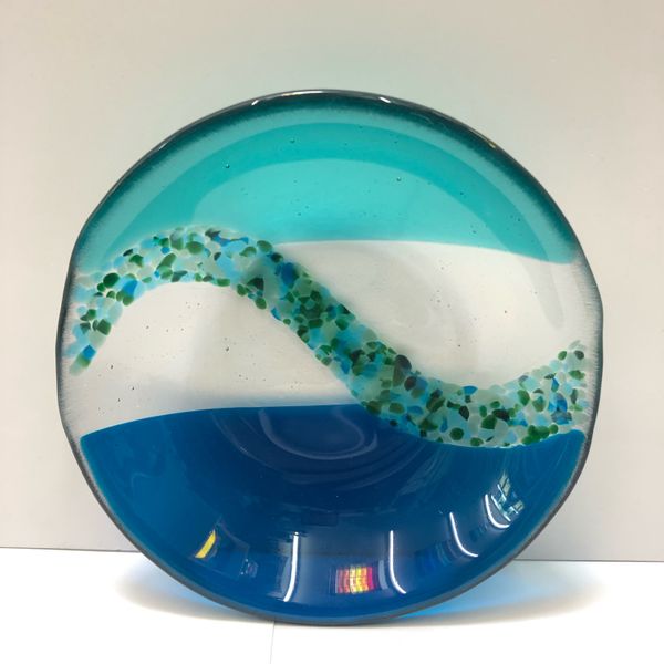 Fused Glass Ying - Yang wave bowl made by Jon on the beginners day class at Rainbow Glass Studios N16 0JL