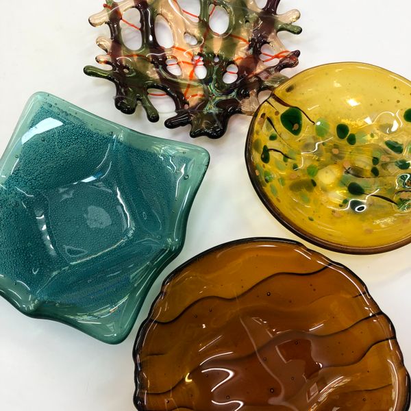 A wide variety of techniques taught on the beginners day course at Rainbow Glass Studios