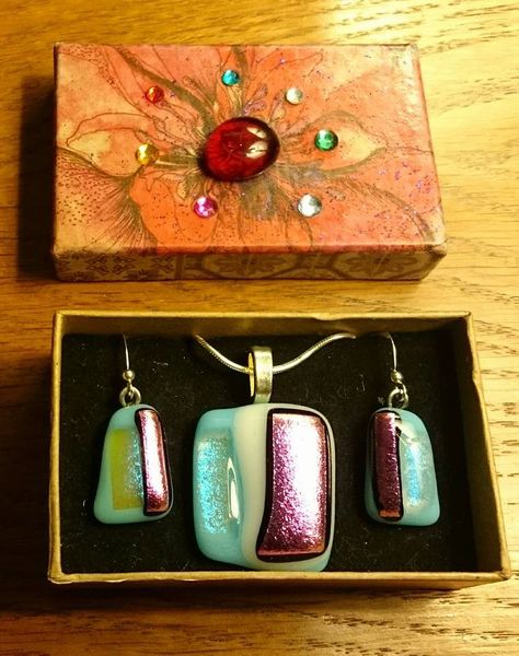 Fused Glass Jewellery, pendant and earrings. Make two pieces of jewellery as well as a large bowl!