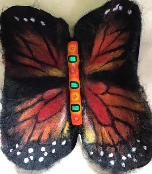 Coloured pieces of sheet glass, stringers, dichroic & frit have been fused together to create the body of this needle felted butterfly.