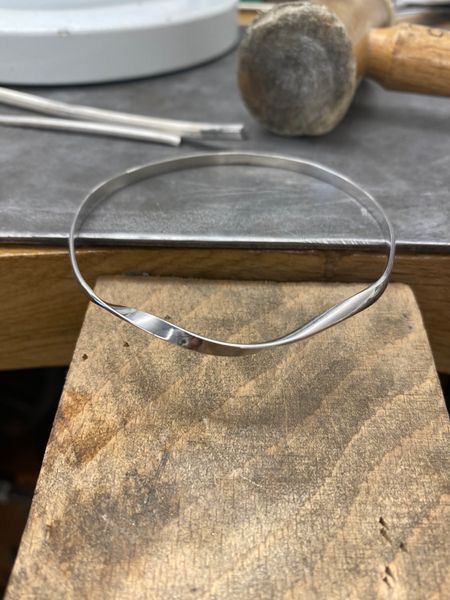 Goldwrightsjewelleryschool Silver bangle workshop 