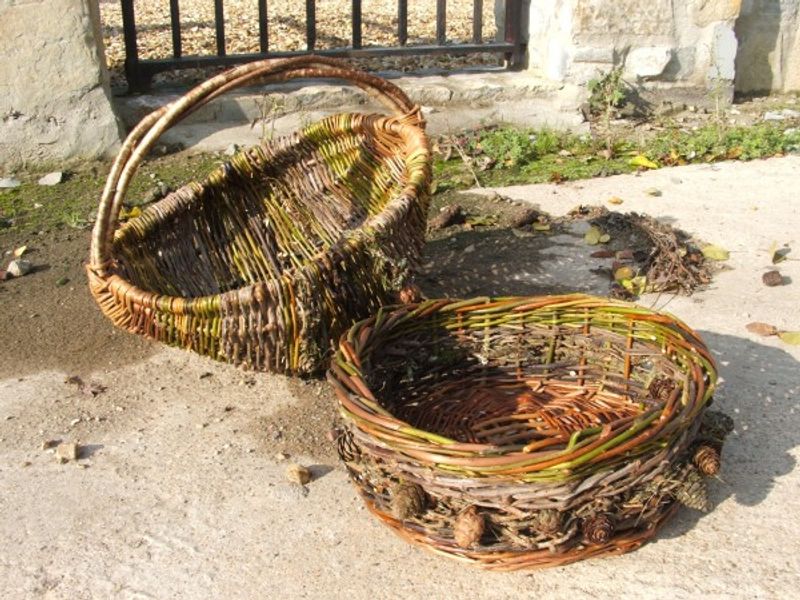 Round hedgerow fruit bowl with frame basket behind. 