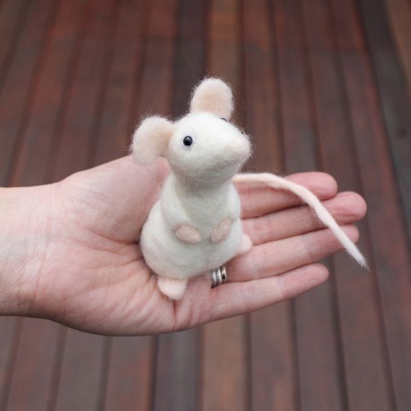 Me and my shadow: How to make simple felt mice