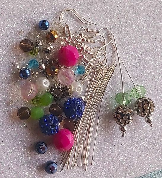 Which colours would you choose?
What is your favorite colour?
Create your earring to match your dress colours.