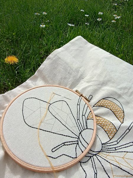 Bee   Flower Tote Embroidery Workshop