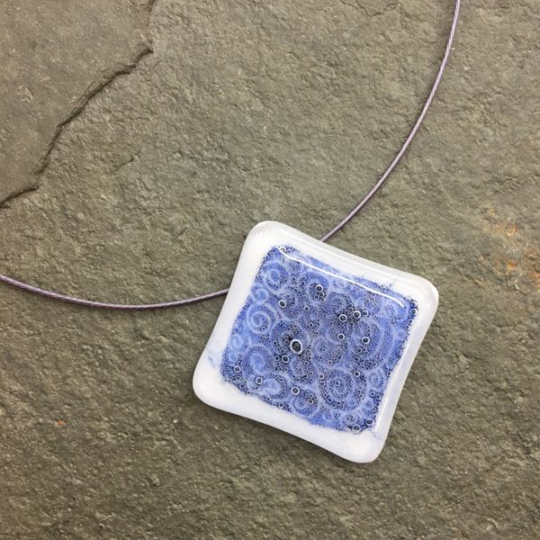 It's all about bubbles in this pendant, learn how with Eleanor on the beginners course