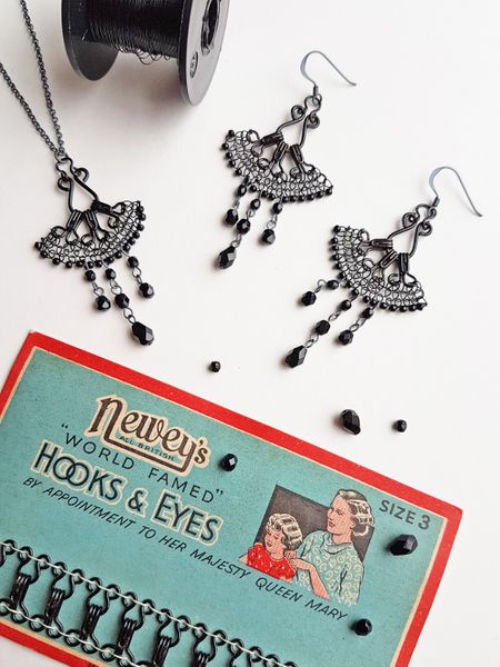Make jewellery with wire beads and hooks and eyes with Judith Brown