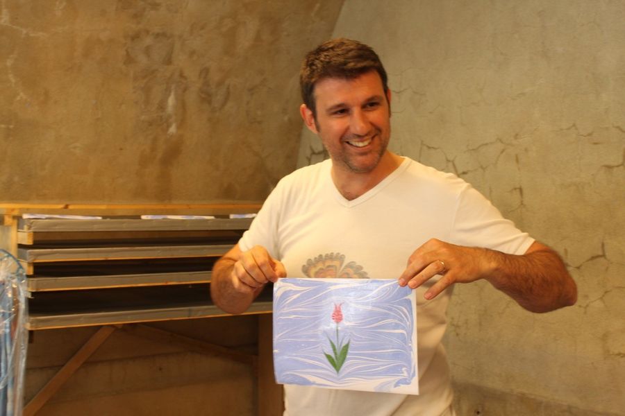 Paper marbling Ebru artist James Mouland