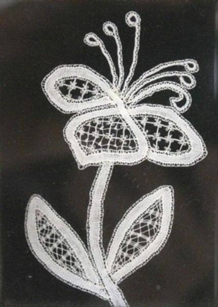 Honiton Lace - Lily with fillings
