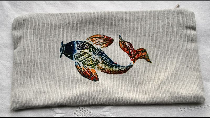 Front of pouch showing the fish.