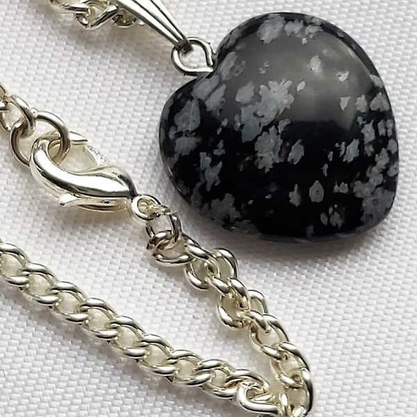 ♥ SNOWFLAKE OBSIDIAN  CRYSTAL PUFFY HEART - BLACK GRAY COLOURS ♥