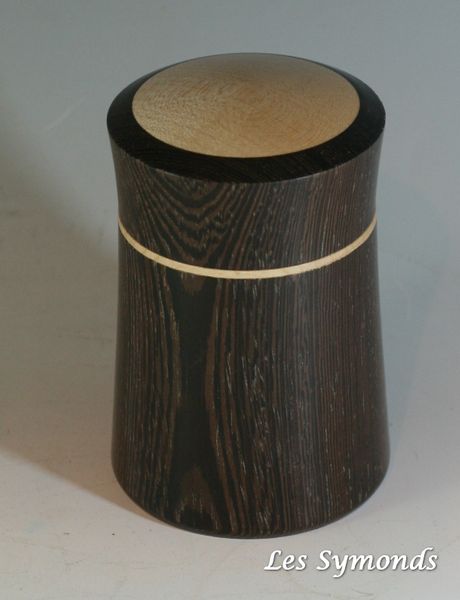 Trinket box in wenge with sycamore details