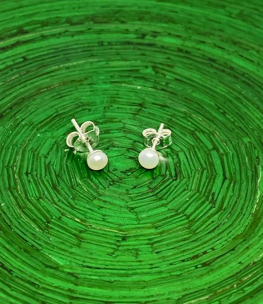 Sterling silver 3mm pearl stud earrings


