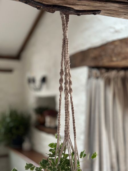 Knot detail of macrame pot holder