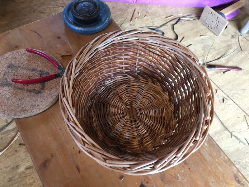 small round willow basket from above showing rod border