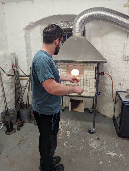 Reheating glass at the furnace 