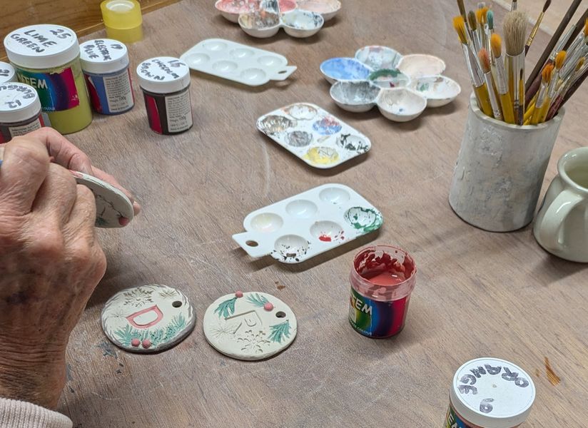 painting ceramic christmas decorations