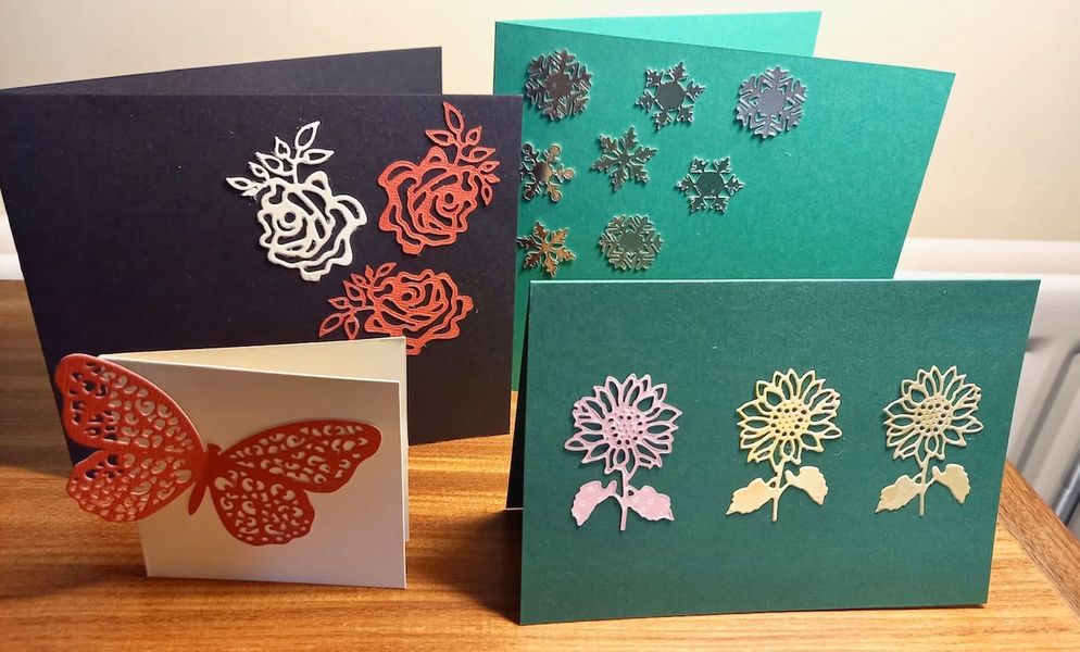 Die cutting paper gift boxes