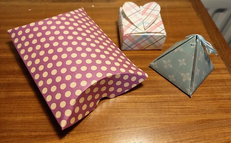 Learn to make different styles of paper gift box