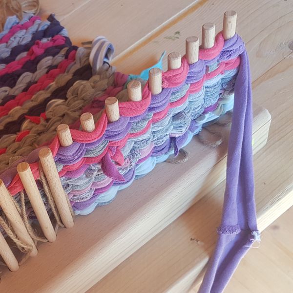 Weaving up the pegs of the pegloom
