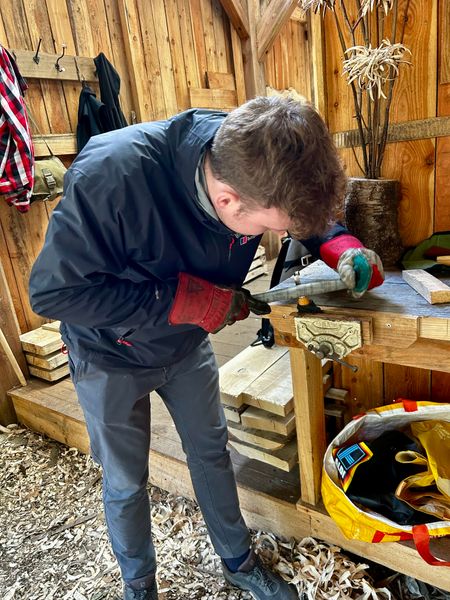 Sharpening a hook knife