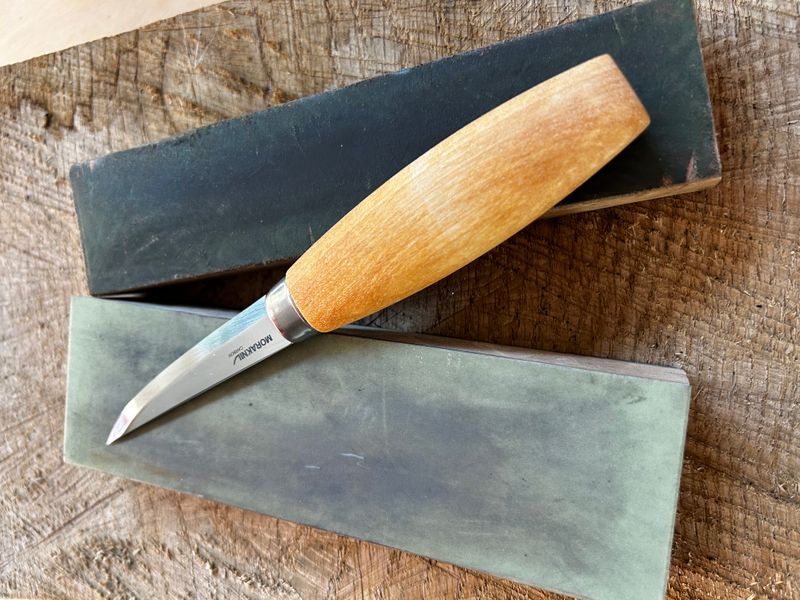 sharpening a wood carving knife