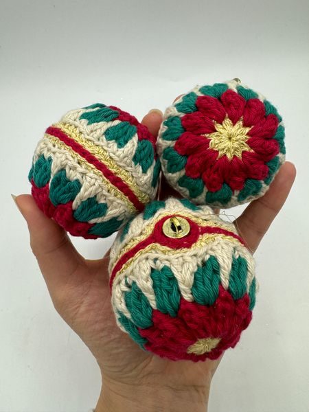 crochet christmas bauble kit poinsettia