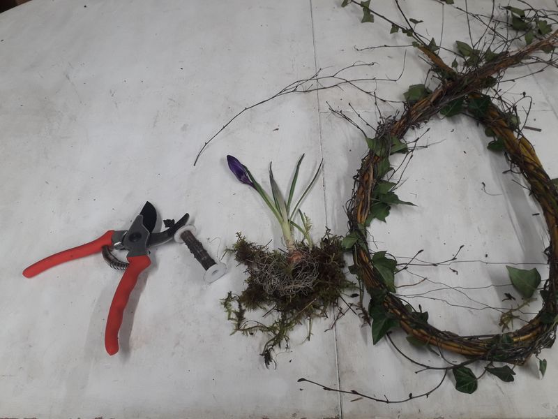 Learn to create your very own unique Spring Sustainable Easter Wreath using natural materials
