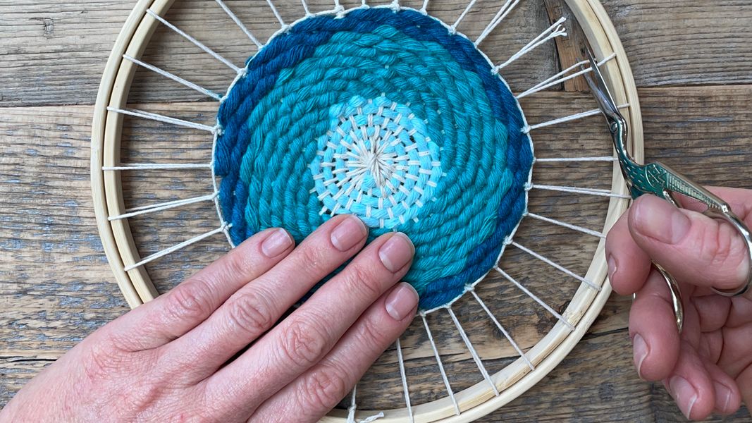 Weaving in the round