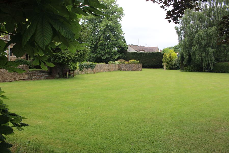 Garden, ideal for yoga or thai Chi classes or croquet 