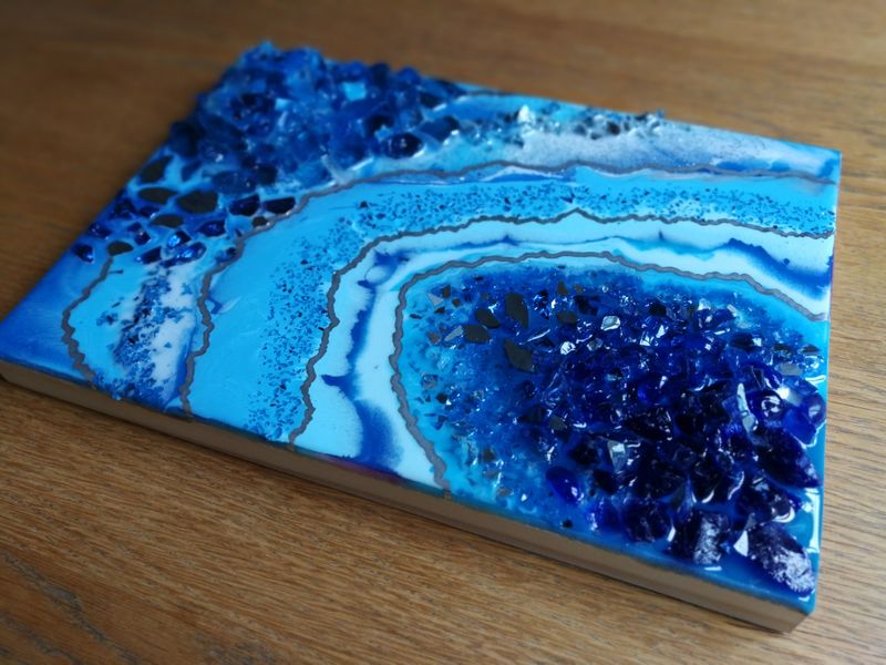 Resin geode style