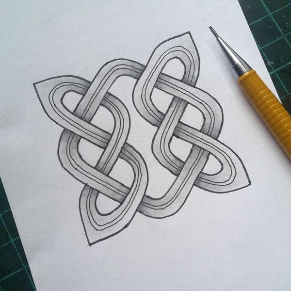Learn how to draw this Celtic knot in part two of the Celtic Knotwork Drawing for Beginners course.
