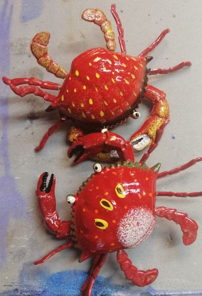 Moving crab model fridge magnet