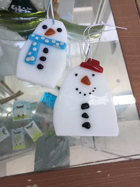Fused glass snowman by redcurrant glass
