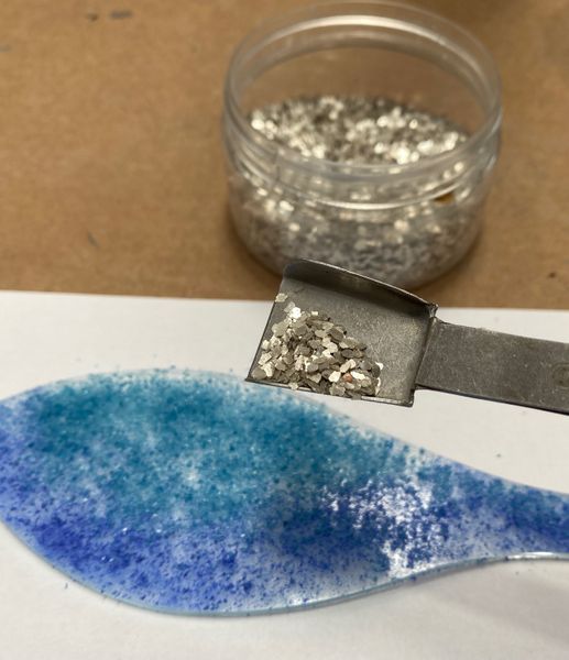 Use Mica flakes to add sparkle to your fish