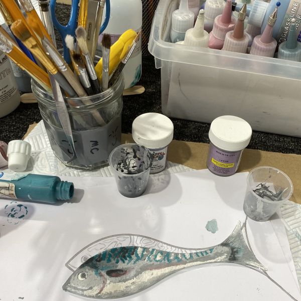Frits, enamels and mica flakes - decorate your fish in your own style