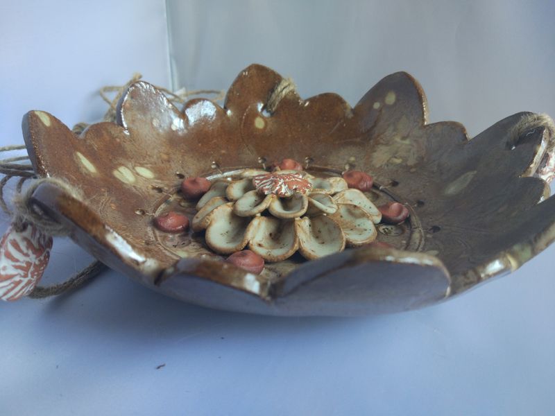 Mottled brown bee bowl 