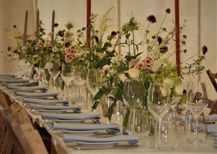 tablescape of wedding flowers