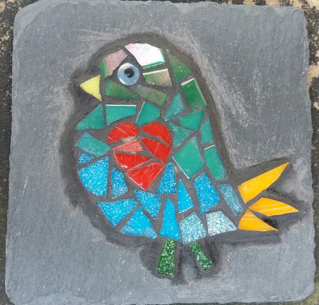 Little heart-bird, fragmented technique on slate.