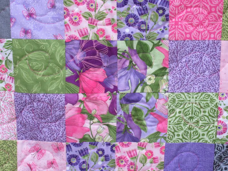 Close up sweet peas quilt