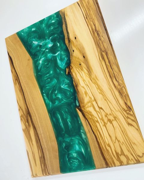 Olive wood and resin board 