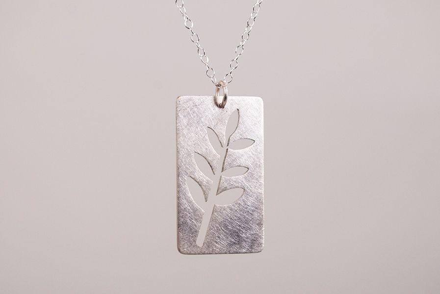 Leaf design silver pendant 