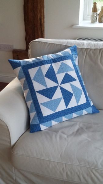 Triangles cushion