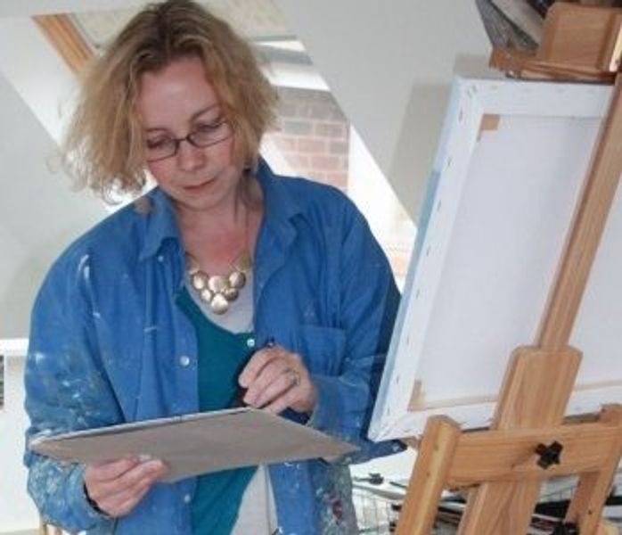 Professional artist and teacher Clare Tebboth - art tutor at Vitreus Art