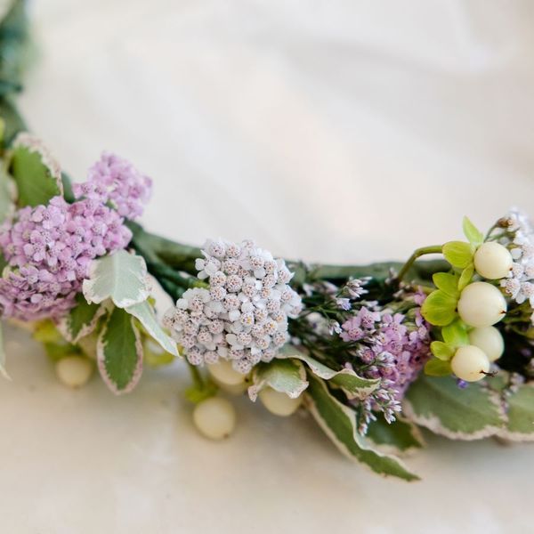 We teach yo how to tape and wire flowers and foliage to create bridal hair flowers and floral crowns.