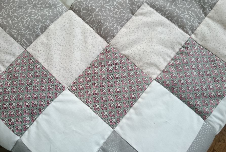 You will learn how to add quilting to the quilt.
