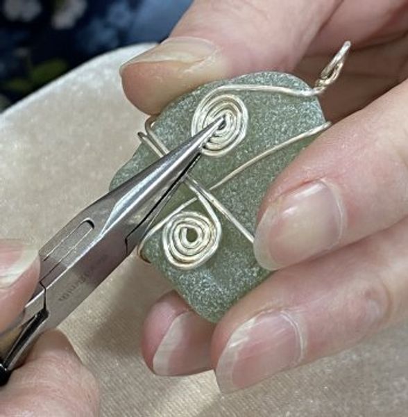 Making a sea glass pendant with silver wire