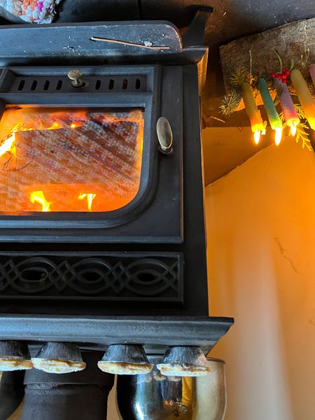 stove warmed mince pies and native chai tea