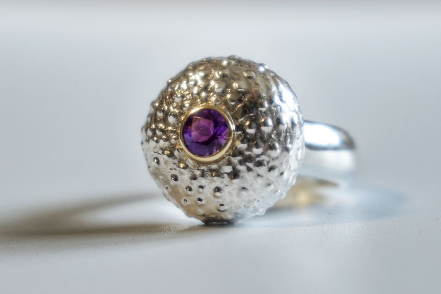 Amethyst with gold bezle urchin ring 