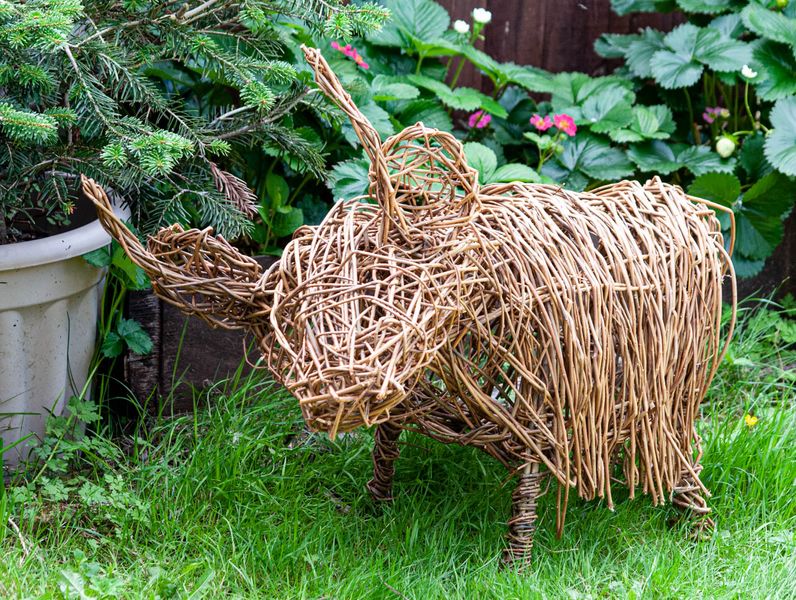 Highland cow willow sculpture